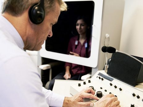 Βασικά σημάδια που πρέπει να σας οδηγήσουν σε έλεγχο ακοής